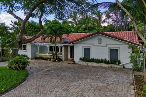 House in South Miami, Florida 5 bedrooms, 281.12 sq.m. № 1955172 - photo 5