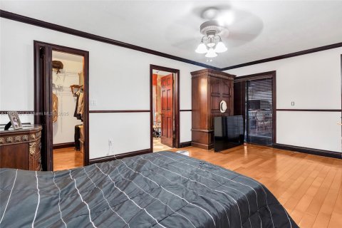 House in South Miami, Florida 5 bedrooms, 281.12 sq.m. № 1955172 - photo 28