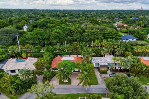 House in South Miami, Florida 5 bedrooms, 281.12 sq.m. № 1955172 - photo 1