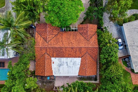 House in South Miami, Florida 5 bedrooms, 281.12 sq.m. № 1955172 - photo 4