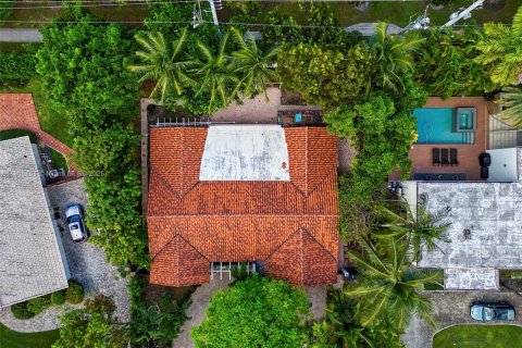 House in South Miami, Florida 5 bedrooms, 281.12 sq.m. № 1955172 - photo 3