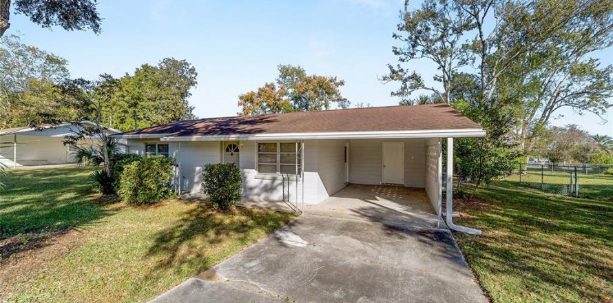 House in Dunnellon, Florida 2 bedrooms, 75.81 sq.m. № 2222853