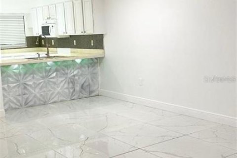 Снять в аренду таунхаус в Орландо, Флорида 1 комната, 107.21м2, № 1629150 - фото 6