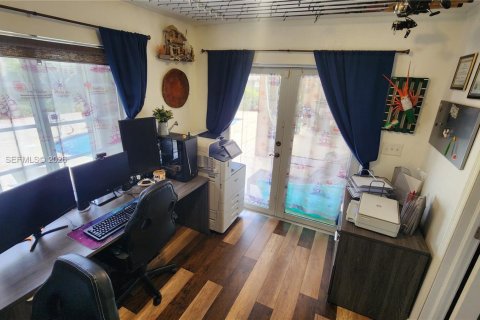 Casa en venta en Cutler Bay, Florida, 3 dormitorios, 180.51 m2 № 2066700 - foto 29