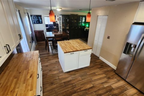 Casa en venta en Cutler Bay, Florida, 3 dormitorios, 180.51 m2 № 2066700 - foto 8