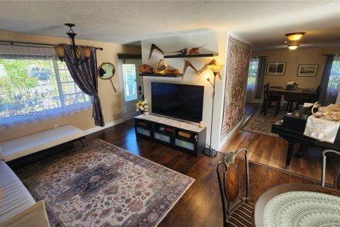 Casa en venta en Cutler Bay, Florida, 3 dormitorios, 180.51 m2 № 2066700 - foto 12