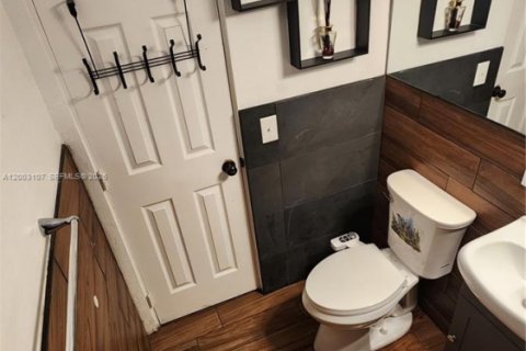 Casa en venta en Cutler Bay, Florida, 3 dormitorios, 180.51 m2 № 2066700 - foto 18