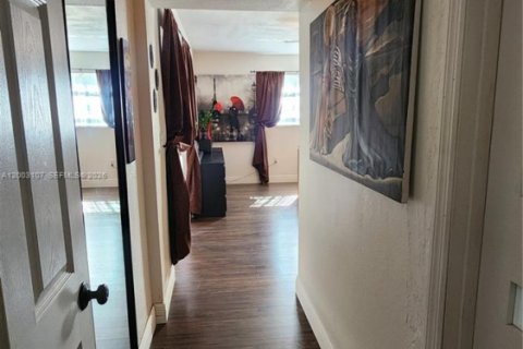 Casa en venta en Cutler Bay, Florida, 3 dormitorios, 180.51 m2 № 2066700 - foto 17