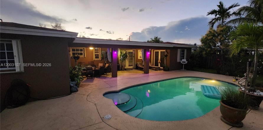 Casa en Cutler Bay, Florida 3 dormitorios, 180.51 m2 № 2066700