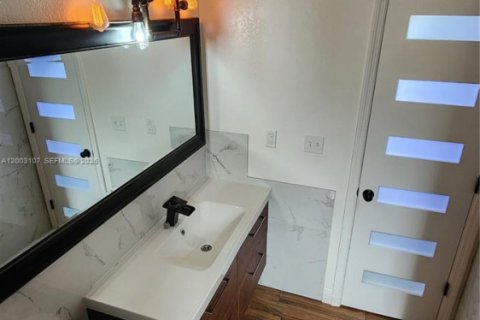 Casa en venta en Cutler Bay, Florida, 3 dormitorios, 180.51 m2 № 2066700 - foto 15