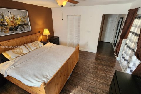 Casa en venta en Cutler Bay, Florida, 3 dormitorios, 180.51 m2 № 2066700 - foto 21