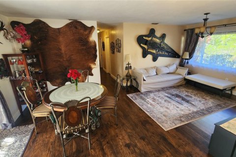 Casa en venta en Cutler Bay, Florida, 3 dormitorios, 180.51 m2 № 2066700 - foto 11