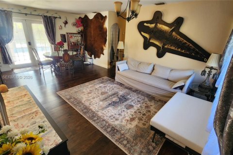 Casa en venta en Cutler Bay, Florida, 3 dormitorios, 180.51 m2 № 2066700 - foto 10