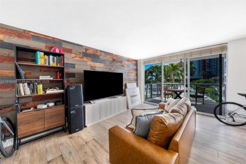 Condominio en venta en Miami, Florida, 1 dormitorio, 103.77 m2 № 1974899 - foto 6
