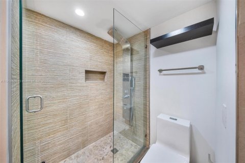 Condominio en venta en Miami, Florida, 1 dormitorio, 103.77 m2 № 1974899 - foto 30