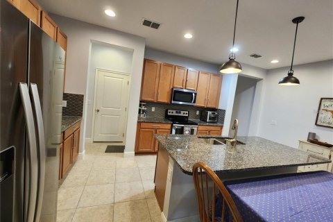 Townhouse in LAKESHORE in Lutz, Florida 3 bedrooms, 175.4 sq.m. № 1866572 - photo 8