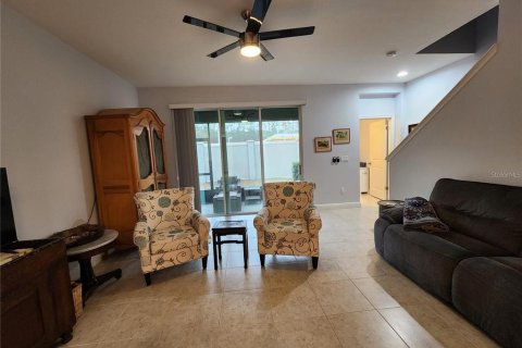 Townhouse in LAKESHORE in Lutz, Florida 3 bedrooms, 175.4 sq.m. № 1866572 - photo 11