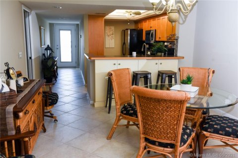 Copropriété à louer à Hutchinson Island South, Floride: 2 chambres, 121.33 m2 № 2022635 - photo 3