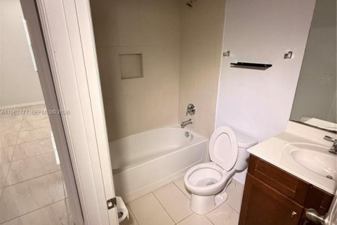 Снять в аренду таунхаус в Помпано-Бич, Флорида 3 спальни, 131.92м2, № 2023667 - фото 20