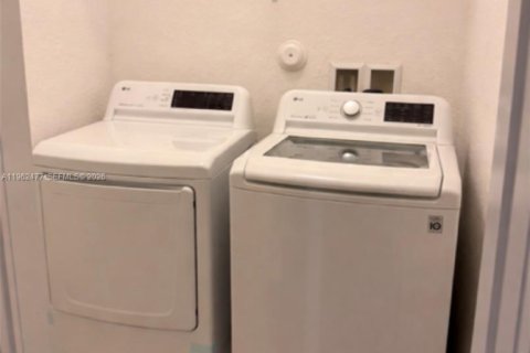 Снять в аренду таунхаус в Помпано-Бич, Флорида 3 спальни, 131.92м2, № 2023667 - фото 16