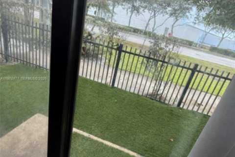 Снять в аренду таунхаус в Помпано-Бич, Флорида 3 спальни, 131.92м2, № 2023667 - фото 18