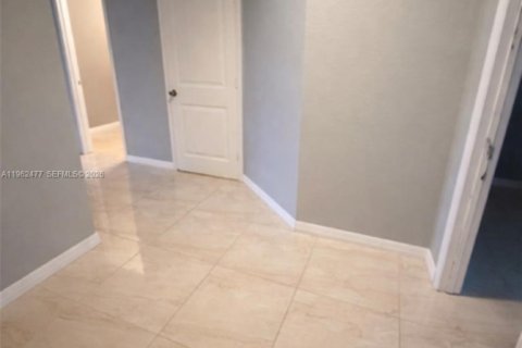 Снять в аренду таунхаус в Помпано-Бич, Флорида 3 спальни, 131.92м2, № 2023667 - фото 7