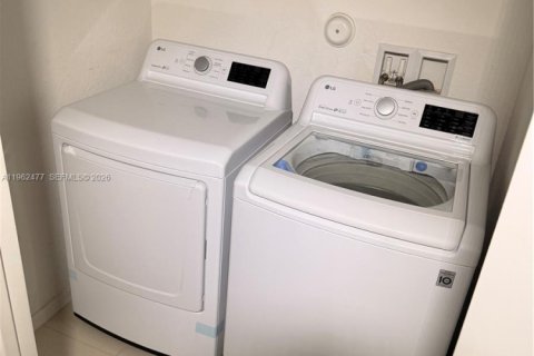 Снять в аренду таунхаус в Помпано-Бич, Флорида 3 спальни, 131.92м2, № 2023667 - фото 19