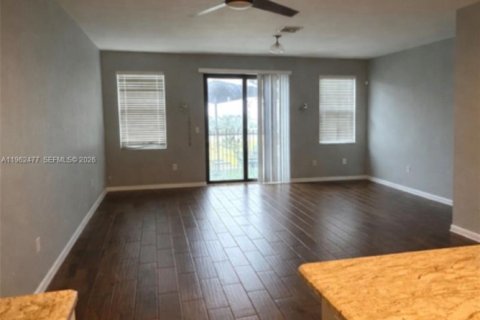 Снять в аренду таунхаус в Помпано-Бич, Флорида 3 спальни, 131.92м2, № 2023667 - фото 3