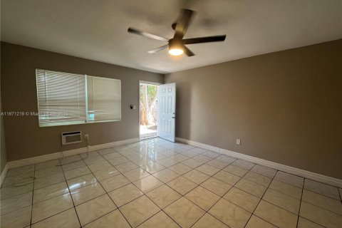 Terreno en venta en Miami, Florida № 1787295 - foto 14
