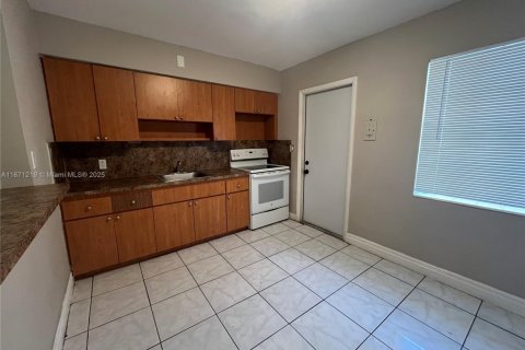 Terreno en venta en Miami, Florida № 1787295 - foto 11