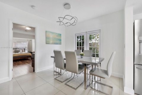 Casa en venta en Fort Lauderdale, Florida, 4 dormitorios, 163.32 m2 № 1970756 - foto 9