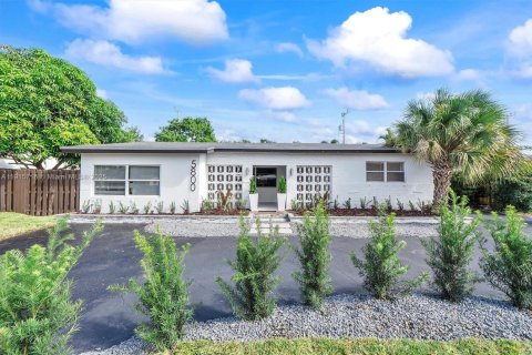 Casa en venta en Fort Lauderdale, Florida, 4 dormitorios, 163.32 m2 № 1970756 - foto 2