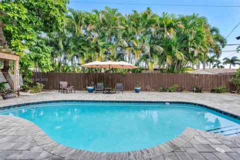 Casa en venta en Fort Lauderdale, Florida, 4 dormitorios, 163.32 m2 № 1970756 - foto 16