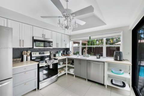 Casa en venta en Fort Lauderdale, Florida, 4 dormitorios, 163.32 m2 № 1970756 - foto 14