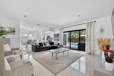 Casa en venta en Fort Lauderdale, Florida, 4 dormitorios, 163.32 m2 № 1970756 - foto 1
