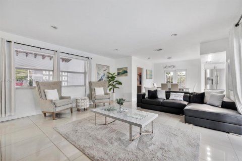 Casa en venta en Fort Lauderdale, Florida, 4 dormitorios, 163.32 m2 № 1970756 - foto 7