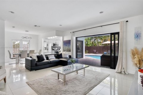 Casa en venta en Fort Lauderdale, Florida, 4 dormitorios, 163.32 m2 № 1970756 - foto 3