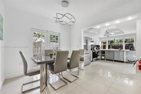 Casa en venta en Fort Lauderdale, Florida, 4 dormitorios, 163.32 m2 № 1970756 - foto 11