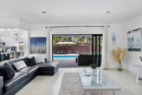 Casa en venta en Fort Lauderdale, Florida, 4 dormitorios, 163.32 m2 № 1970756 - foto 4