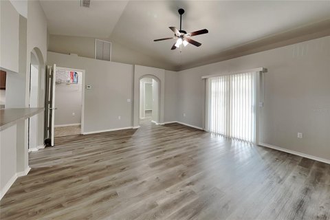 Villa ou maison à louer à Winter Haven, Floride: 3 chambres, 151.43 m2 № 2324818 - photo 3