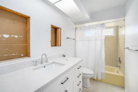 Casa en alquiler en Tarpon Springs, Florida, 3 dormitorios, 147.34 m2 № 1803360 - foto 13