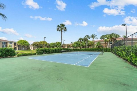 Снять в аренду кондоминиум в Делрей-Бич, Флорида 2 спальни, 100.24м2, № 1146282 - фото 1