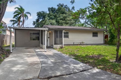 House in Tampa, Florida 3 bedrooms, 107.02 sq.m. № 2234055