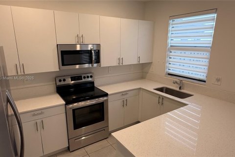 Touwnhouse à vendre à Homestead, Floride: 3 chambres, 137.77 m2 № 1945372 - photo 7