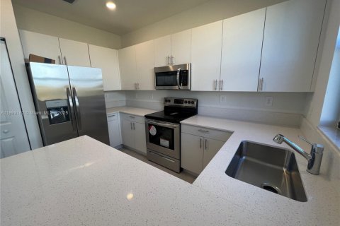 Touwnhouse à vendre à Homestead, Floride: 3 chambres, 137.77 m2 № 1945372 - photo 3
