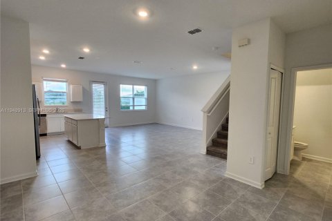 Снять в аренду таунхаус в Дэвенпорт, Флорида 4 спальни, № 2005595 - фото 2