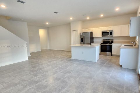 Снять в аренду таунхаус в Дэвенпорт, Флорида 4 спальни, № 2005595 - фото 4