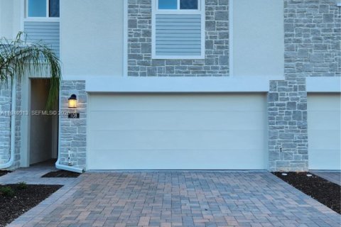 Таунхаус в Дэвенпорт, Флорида 4 спальни № 2005595