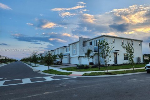 Снять в аренду таунхаус в Дэвенпорт, Флорида 4 спальни, № 2005595 - фото 24