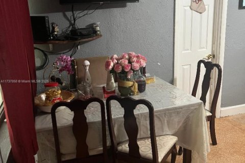 House in North Miami Beach, Florida 1 bedroom, 61.32 sq.m. № 1707557 - photo 3